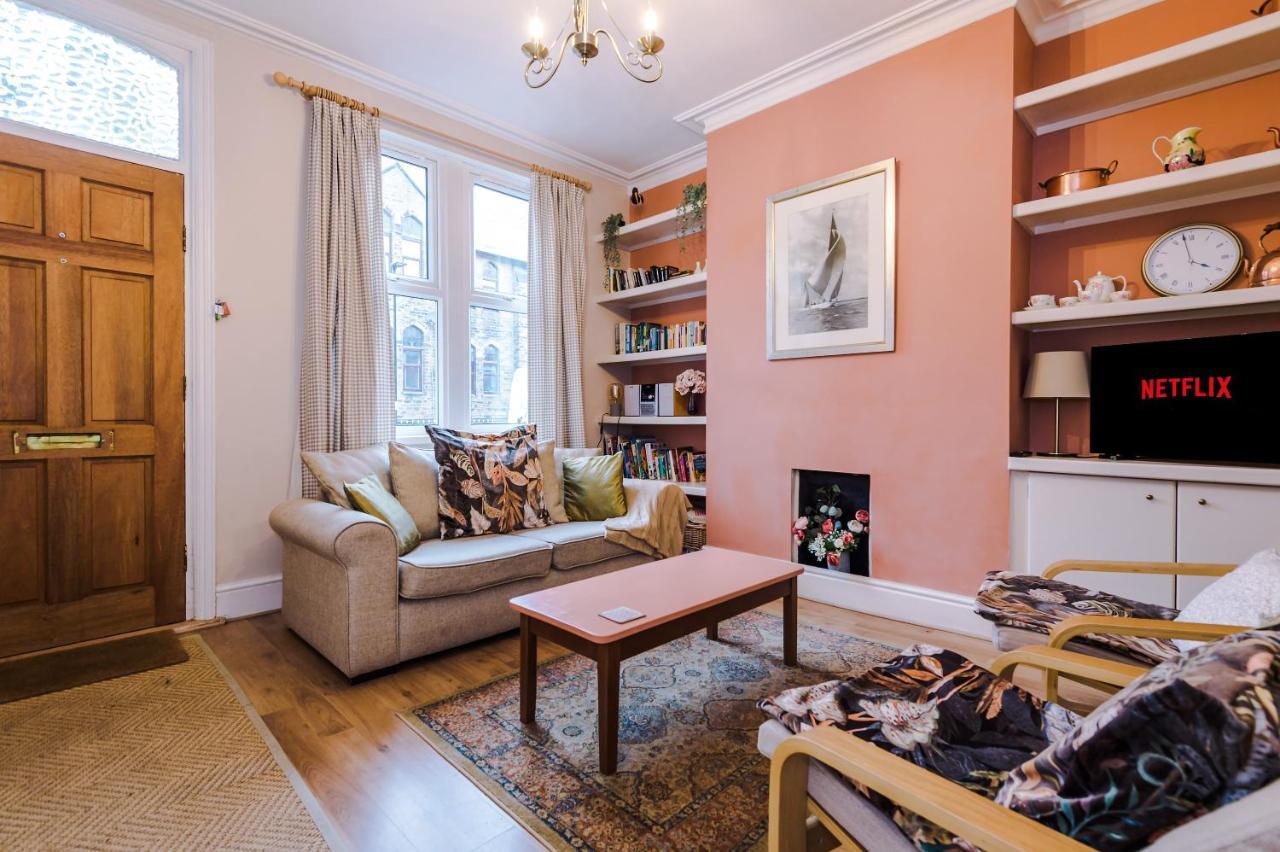Cosy House With Garden & Parking, Sheffield Villa Екстериор снимка