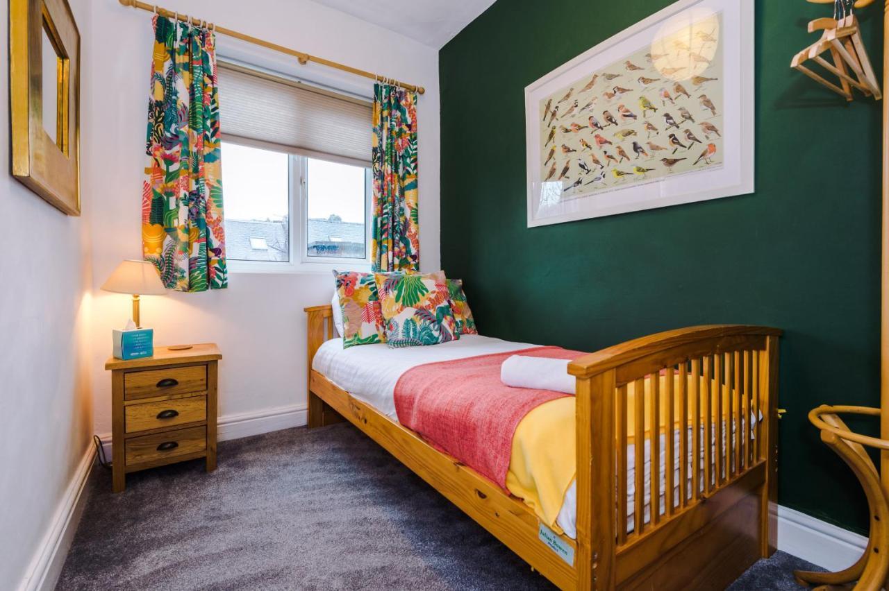 Cosy House With Garden & Parking, Sheffield Villa Екстериор снимка