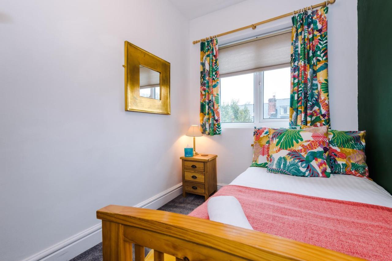 Cosy House With Garden & Parking, Sheffield Villa Екстериор снимка