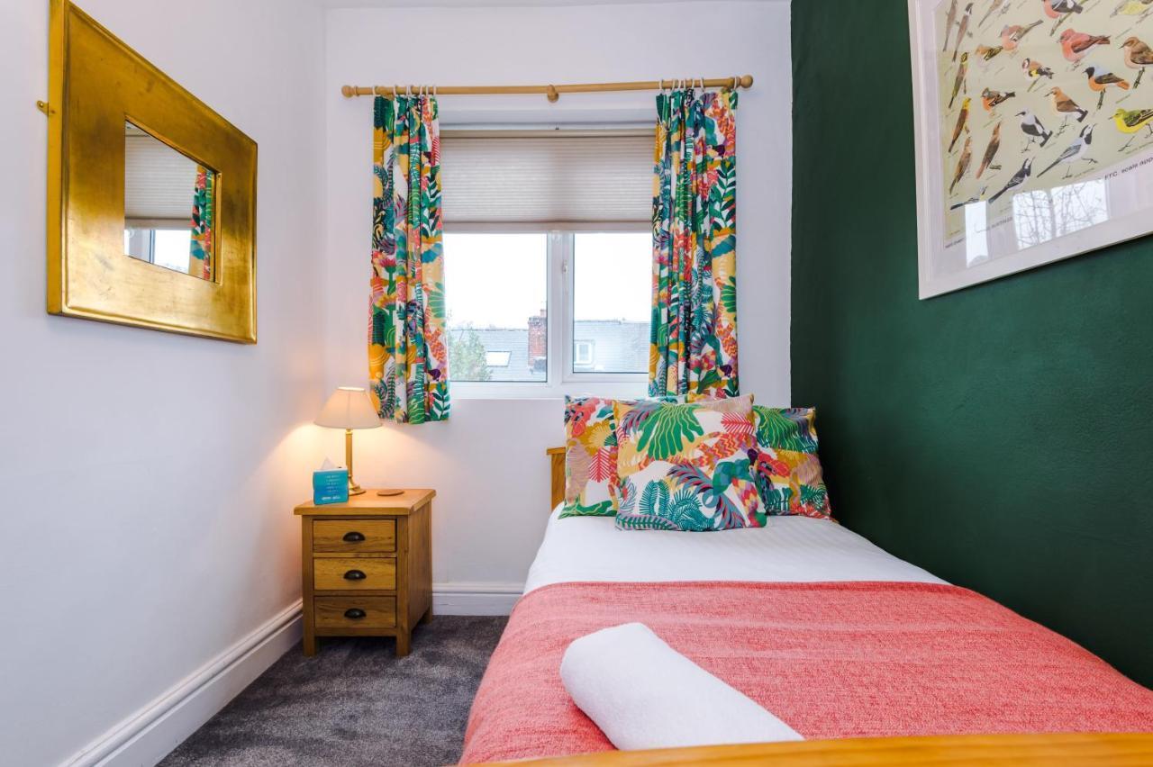Cosy House With Garden & Parking, Sheffield Villa Екстериор снимка