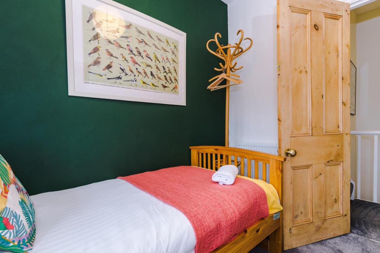 Cosy House With Garden & Parking, Sheffield Villa Екстериор снимка
