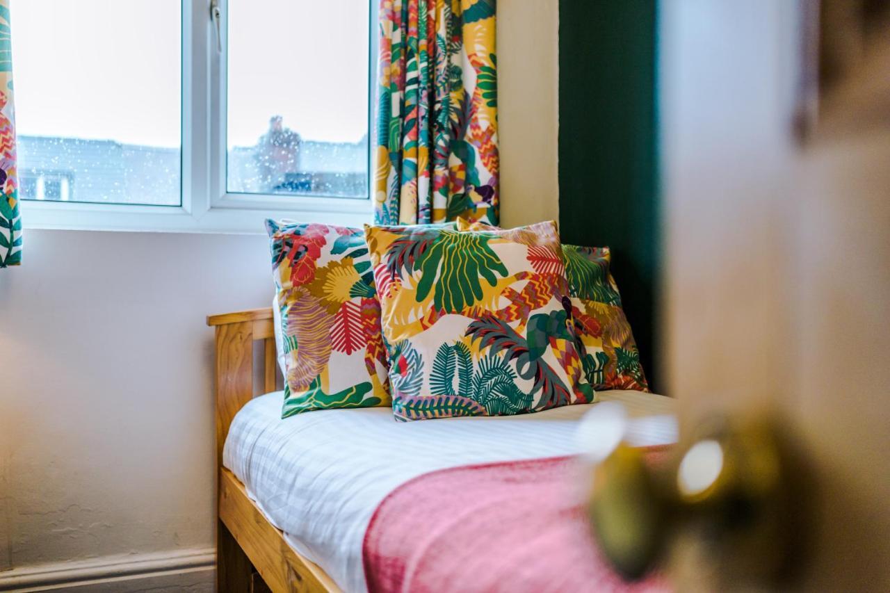 Cosy House With Garden & Parking, Sheffield Villa Екстериор снимка